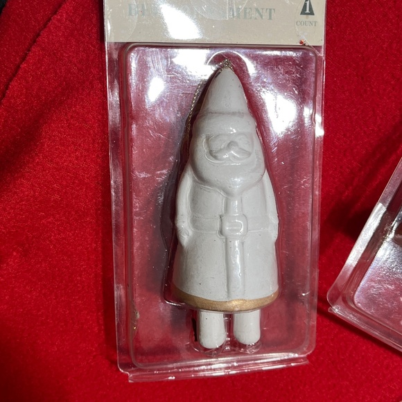 🎄 White & Gold Ceramic Bell Ornaments – Set of 3 (Reindeer, Tree & Santa) – NEW - Picture 4 of 12